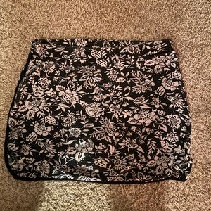 Jones New York Black and White Floral Skort